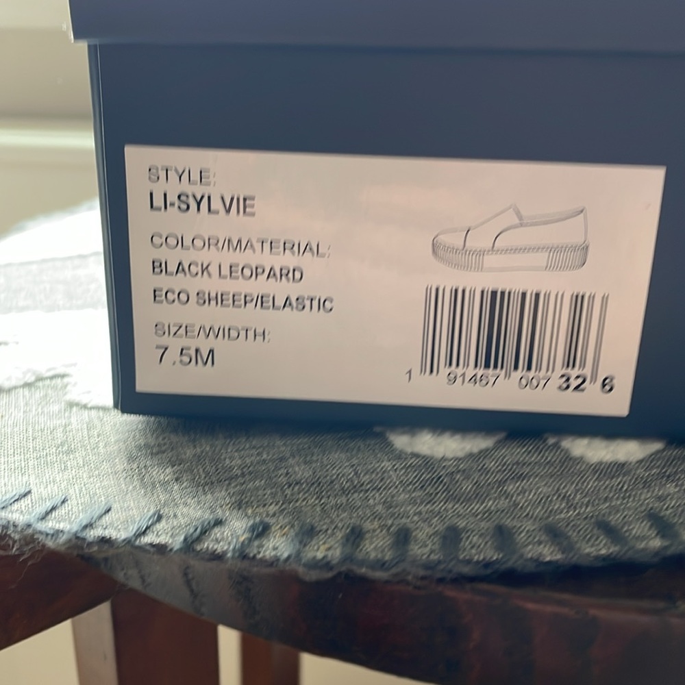 Lori Goldstein Platform Sneakers NWOT in original box - Picture 8 of 8